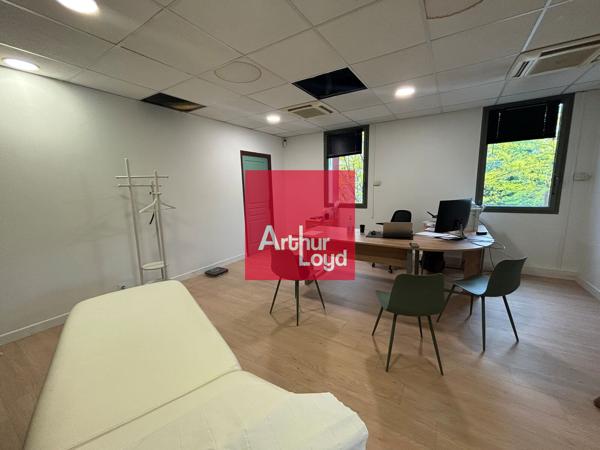 Bureau à louer 66 m² Grenoble aménagé idéal médical avec parking