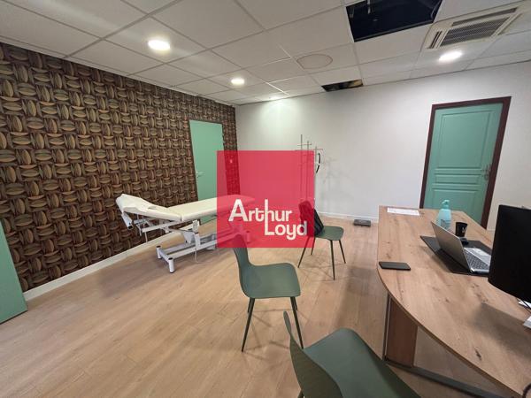 Bureau à louer 66 m² Grenoble aménagé idéal médical avec parking