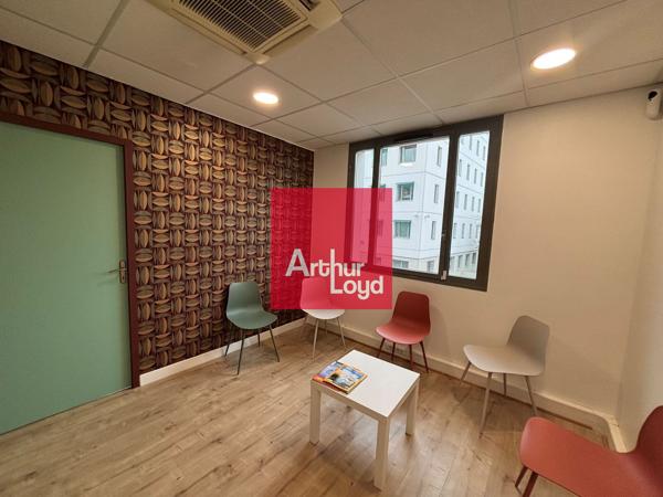 Bureau à louer 66 m² Grenoble aménagé idéal médical avec parking