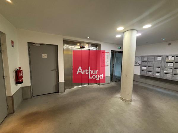Bureau à louer 66 m² Grenoble aménagé idéal médical avec parking