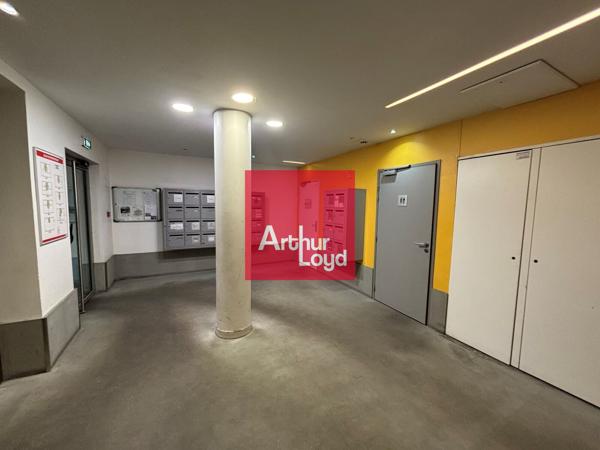 Bureau à louer 66 m² Grenoble aménagé idéal médical avec parking