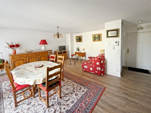COEUR DE VILLE Appartement F3 de 67 m2 avec terrasse de 9 m2, 1 place de parking en sous-sol sol