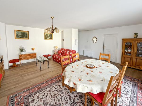 COEUR DE VILLE Appartement F3 de 67 m2 avec terrasse de 9 m2, 1 place de parking en sous-sol sol