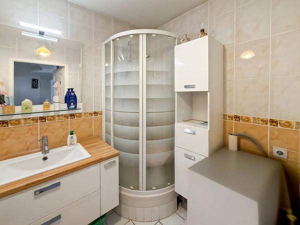 COEUR DE VILLE Appartement F3 de 67 m2 avec terrasse de 9 m2, 1 place de parking en sous-sol sol