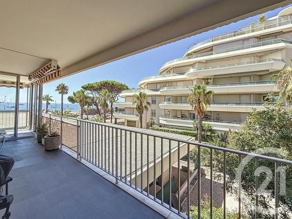Appartement T4 à vendre  4 pièces - 89,69 m2 FREJUS - 83