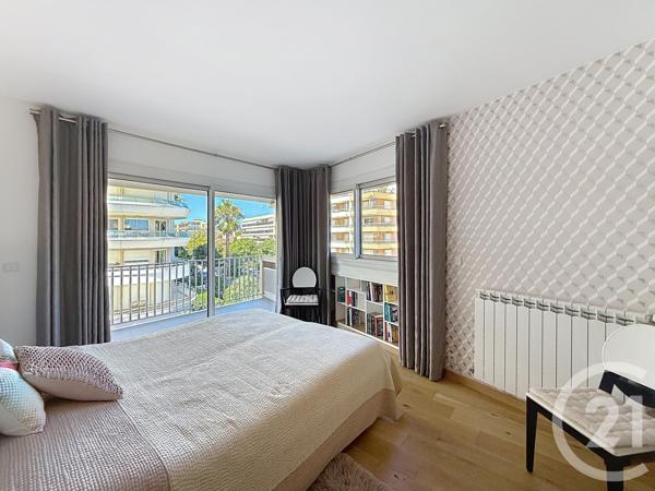 Appartement T4 à vendre  4 pièces - 89,69 m2 FREJUS - 83