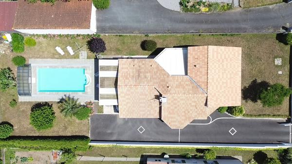Maison de plain-pied de 155 m² avec piscine sur un terrain de plus de 1 150 m²