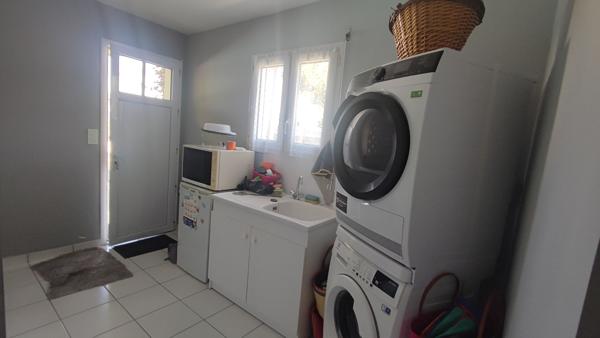 Maison de plain-pied de 155 m² avec piscine sur un terrain de plus de 1 150 m²