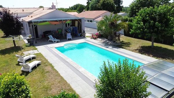 Maison de plain-pied de 155 m² avec piscine sur un terrain de plus de 1 150 m²