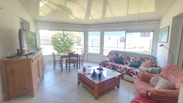 Maison de plain-pied de 155 m² avec piscine sur un terrain de plus de 1 150 m²