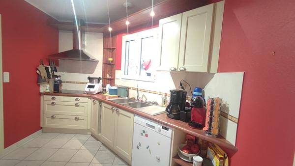 Maison de plain-pied de 155 m² avec piscine sur un terrain de plus de 1 150 m²