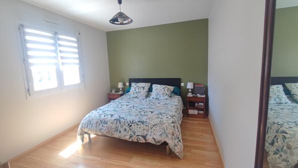 Maison de plain-pied de 155 m² avec piscine sur un terrain de plus de 1 150 m²