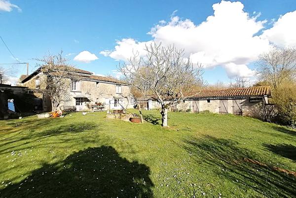 ANCIENNE MAISON DE MAITRE AVEC APPARTEMENTS ET DEPENDANCES E