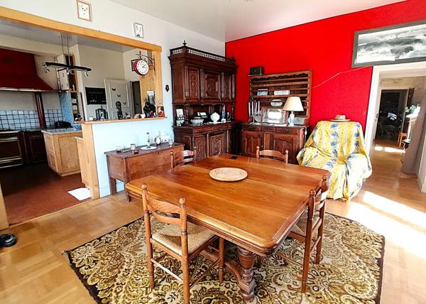 ANCIENNE MAISON DE MAITRE AVEC APPARTEMENTS ET DEPENDANCES E