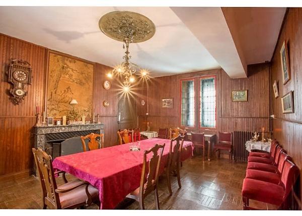 Château avec piscine chauffée, vastes dépendances, possibilité chambres d'hôtes Chef boutonne
