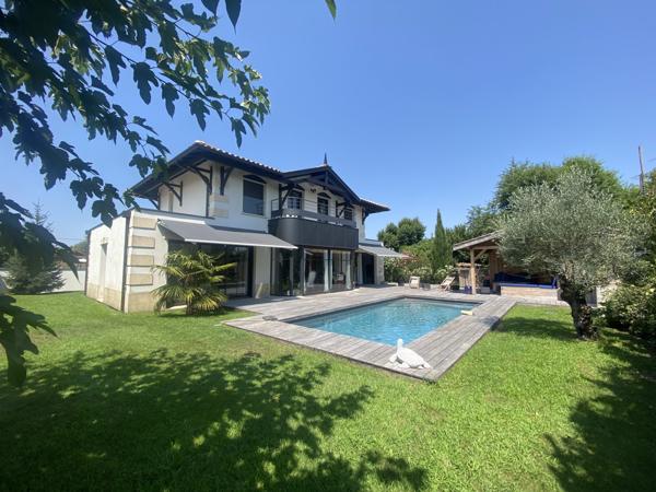 LA TESTE DE BUCH CENTRE ! Maison 6P de 165 m2, piscine, terrasse, parcelle 682 m2 !