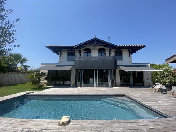 LA TESTE DE BUCH CENTRE ! Maison 6P de 165 m2, piscine, terrasse, parcelle 682 m2 !