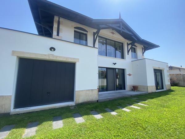 LA TESTE DE BUCH CENTRE ! Maison 6P de 165 m2, piscine, terrasse, parcelle 682 m2 !