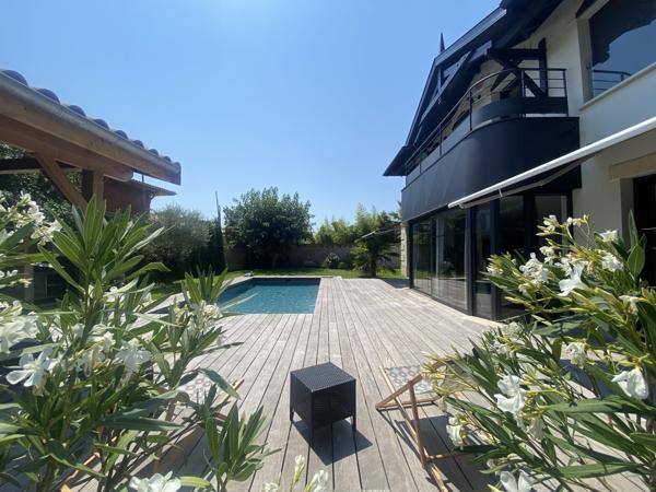 LA TESTE DE BUCH CENTRE ! Maison 6P de 165 m2, piscine, terrasse, parcelle 682 m2 !