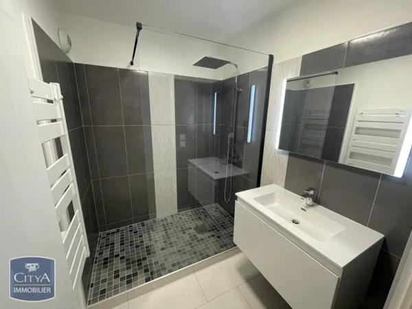 Appartement à louer 4 pièces 92.04m² Saint-Christol-lez-Alès (30380)