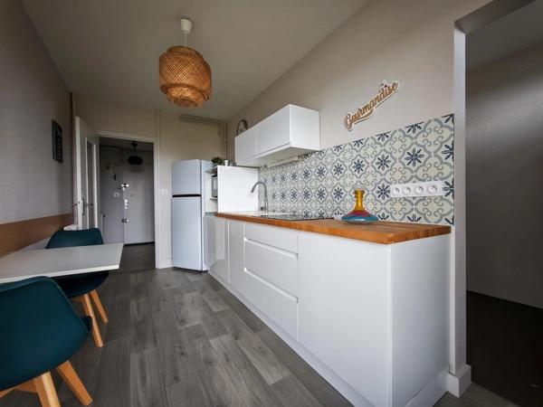 CHOLET – Appartement lumineux 2 chambres avec vue panoramique, balcon, cave et parking sécurisé