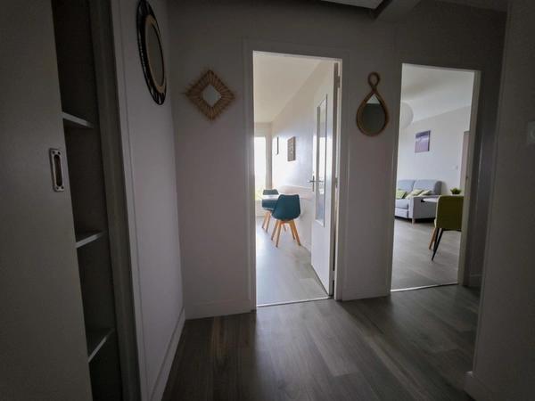 CHOLET – Appartement lumineux 2 chambres avec vue panoramique, balcon, cave et parking sécurisé