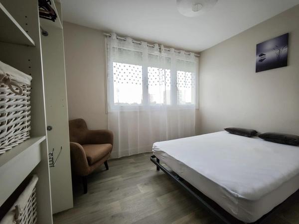 CHOLET – Appartement lumineux 2 chambres avec vue panoramique, balcon, cave et parking sécurisé