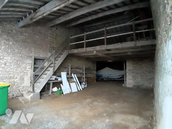 Terrain à bâtir avec grange à vendre à CHAMPDENIERS (79220)