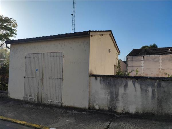 Immeuble à vendre |  Chalais |  258 m²