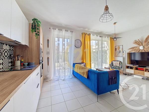 Appartement F4 à vendre  4 pièces - 86 m 2   ST JEAN DE VEDAS  - 34