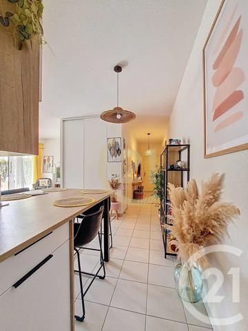 Appartement F4 à vendre  4 pièces - 86 m 2   ST JEAN DE VEDAS  - 34