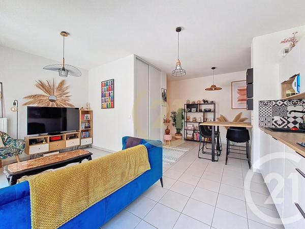 Appartement F4 à vendre  4 pièces - 86 m 2   ST JEAN DE VEDAS  - 34