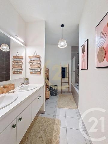 Appartement F4 à vendre  4 pièces - 86 m 2   ST JEAN DE VEDAS  - 34