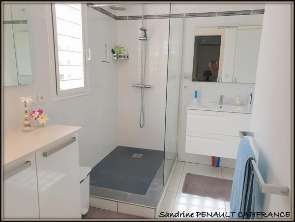 A VENDRE A KOUROU (97310) UNE MAGNIFIQUE PROPRIETE DE 165 m² - TERRAIN DE 462 m² - AU PRIX DE 448 000 €.