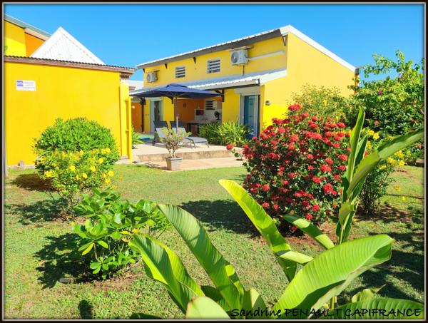 A VENDRE A KOUROU (97310) UNE MAGNIFIQUE PROPRIETE DE 165 m² - TERRAIN DE 462 m² - AU PRIX DE 448 000 €.