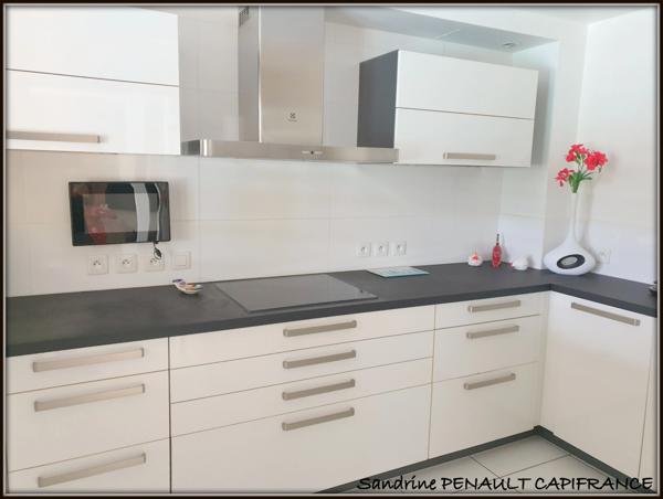 A VENDRE A KOUROU (97310) UNE MAGNIFIQUE PROPRIETE DE 165 m² - TERRAIN DE 462 m² - AU PRIX DE 448 000 €.