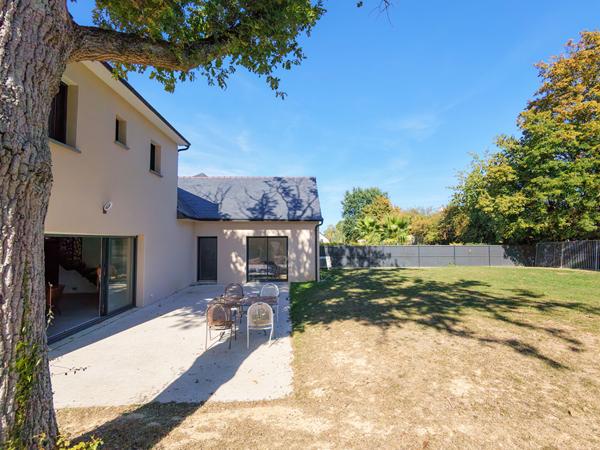 Maison contemporaine de 2023 - 165 m² - 5 chambres dont une vie de plain pied - jardin de plus de 1200m²