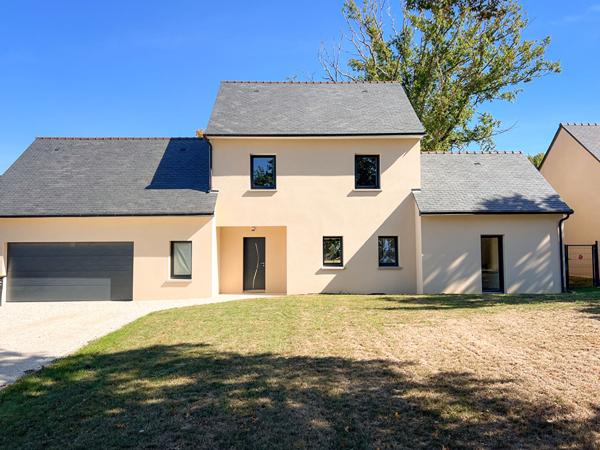 Maison contemporaine de 2023 - 165 m² - 5 chambres dont une vie de plain pied - jardin de plus de 1200m²