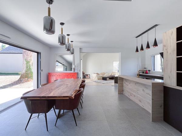 Maison contemporaine de 2023 - 165 m² - 5 chambres dont une vie de plain pied - jardin de plus de 1200m²