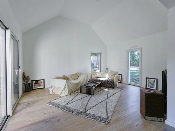 Maison contemporaine de 2023 - 165 m² - 5 chambres dont une vie de plain pied - jardin de plus de 1200m²