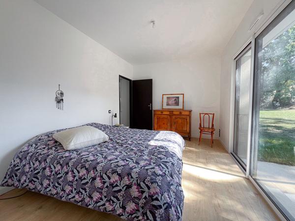 Maison contemporaine de 2023 - 165 m² - 5 chambres dont une vie de plain pied - jardin de plus de 1200m²