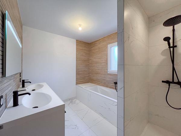 Maison contemporaine de 2023 - 165 m² - 5 chambres dont une vie de plain pied - jardin de plus de 1200m²