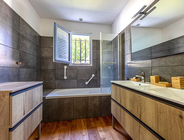 Maison familiale avec piscine + dépendance 44 m²  Périgny