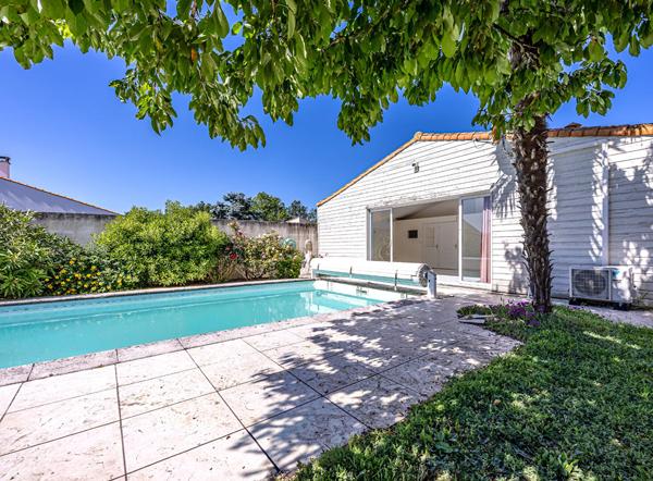 Maison familiale avec piscine + dépendance 44 m²  Périgny