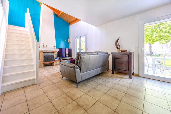 Maison familiale avec piscine + dépendance 44 m²  Périgny