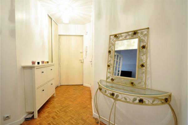 limite Suresnes Puteaux proche seine à  10Mn à  pied du tram parking