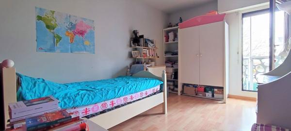 limite Suresnes Puteaux proche seine à  10Mn à  pied du tram parking