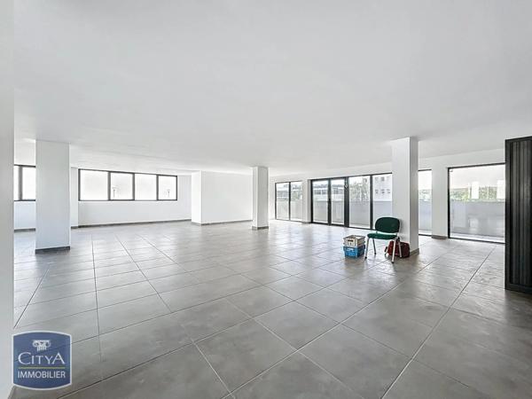 Local professionnel à vendre 195m²