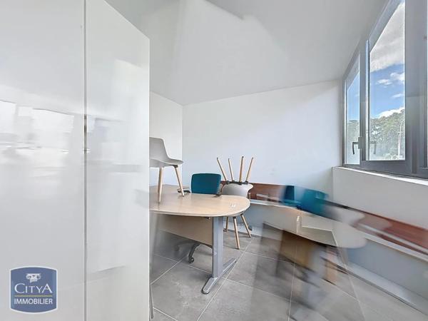 Local professionnel à vendre 195m²