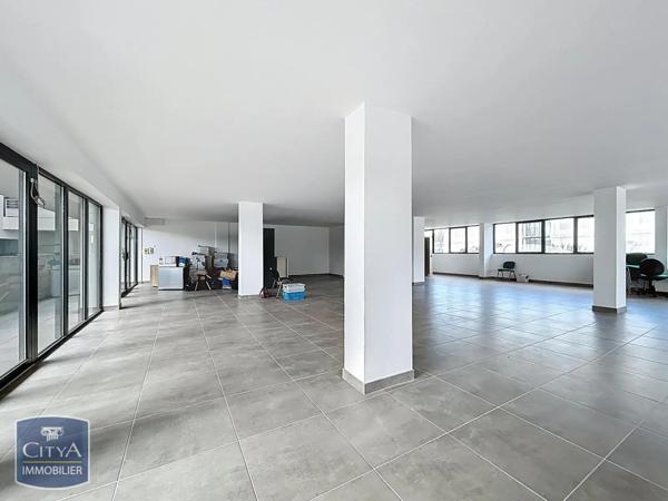 Local professionnel à vendre 195m²